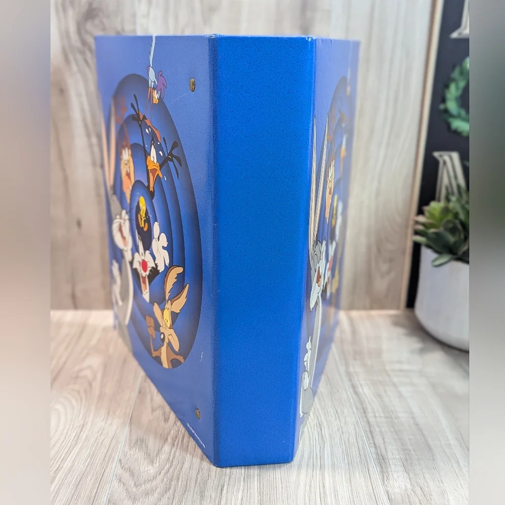 Vintage 97 Warner Bros. Looney Tunes Characters Blue Notebook 3 Ring Binder
